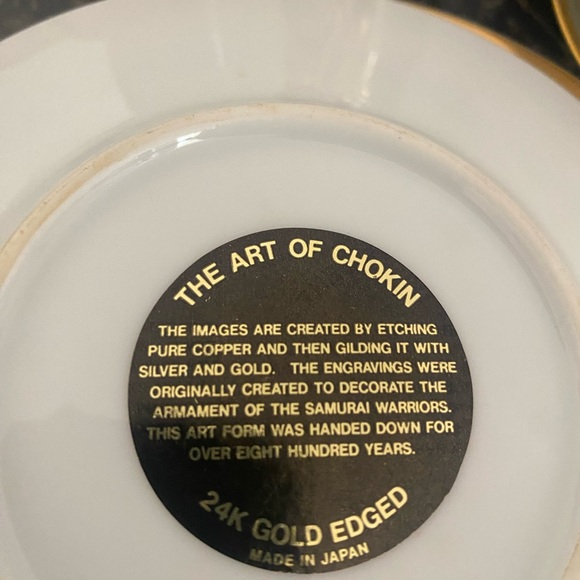 Elegant Gold and Cream Dinnerware Plate with Botanical Design - Picture 2 of 2